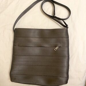 Harvey's Original Seatbelt Streamline Crossbody Bag Gray